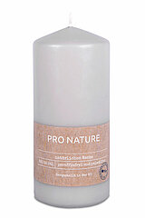 Eine Pro Nature Stearin-Stumpenkerze von Müller Kerzenfabrik in der Größe 15x6,8cm in der Farbe hellgrau.