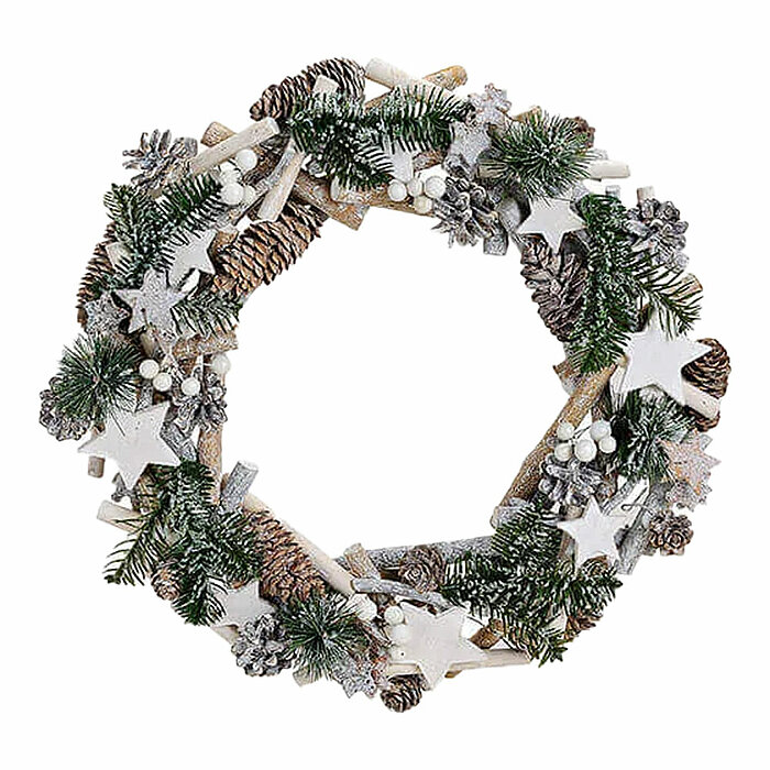 Ein festlicher Kranz aus grünen Tannenzweigen, Tannenzapfen und weißen sternförmigen Dekorationen. Der Kranz ist zusätzlich mit weißen Beeren, silbernen Glitzerelementen und weißen Zweigen verziert. Die Kombination der verschiedenen Materialien, Farben un