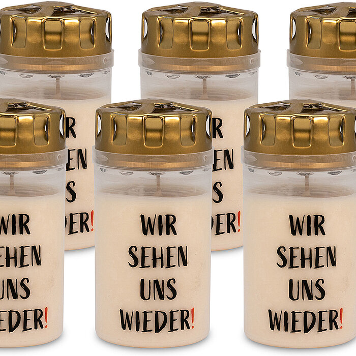 Eine Bildcollage aus zwölf Symbolen begleitet von Sicherheitshinweisen. Die Symbole beinhalten Hinweise zur sicheren Verwendung von Kerzen und Laternen, wie z.B.:<br />
<br />
- Verwendung von 100% pflanzlichem Wachs für Grabkerzen.<br />
- Nutzung von ausreichend großen L