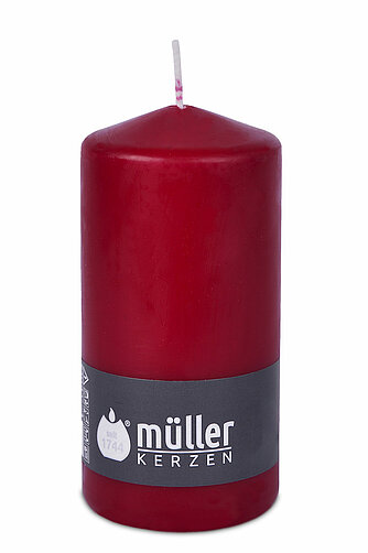 Müller Kerzenfabrik Stumpenkerzen 135/68 mm - weinrot (1 Stück) Artikelvorschau Stumpenkerzen 135/68 mm - weinrot (1 Stück)