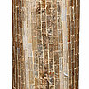 Ein zylindrischer Kerzenhalter, der vollständig mit rechteckigen Mosaikstücken in verschiedenen Gold- und Bronzetönen bedeckt ist. Die glänzende und metallische Oberfläche der Mosaikstücke reflektiert das Licht und verleiht dem Kerzenhalter ein elegantes 