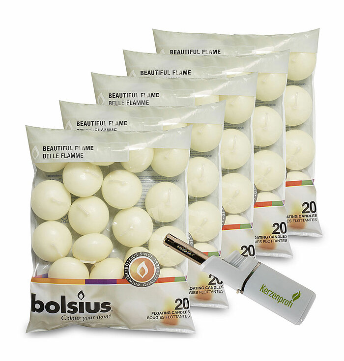 Das Bild zeigt fünf Packungen Bolsius Schwimmkerzen, die jeweils 20 weiße Kerzen enthalten. Vor den Packungen befindet sich eine Flasche mit 'kezenprofi' Lighter Fluid und ein kleiner Gasanzünder. Die Schwimmkerzen sind in durchsichtigen Kunststoffverpack