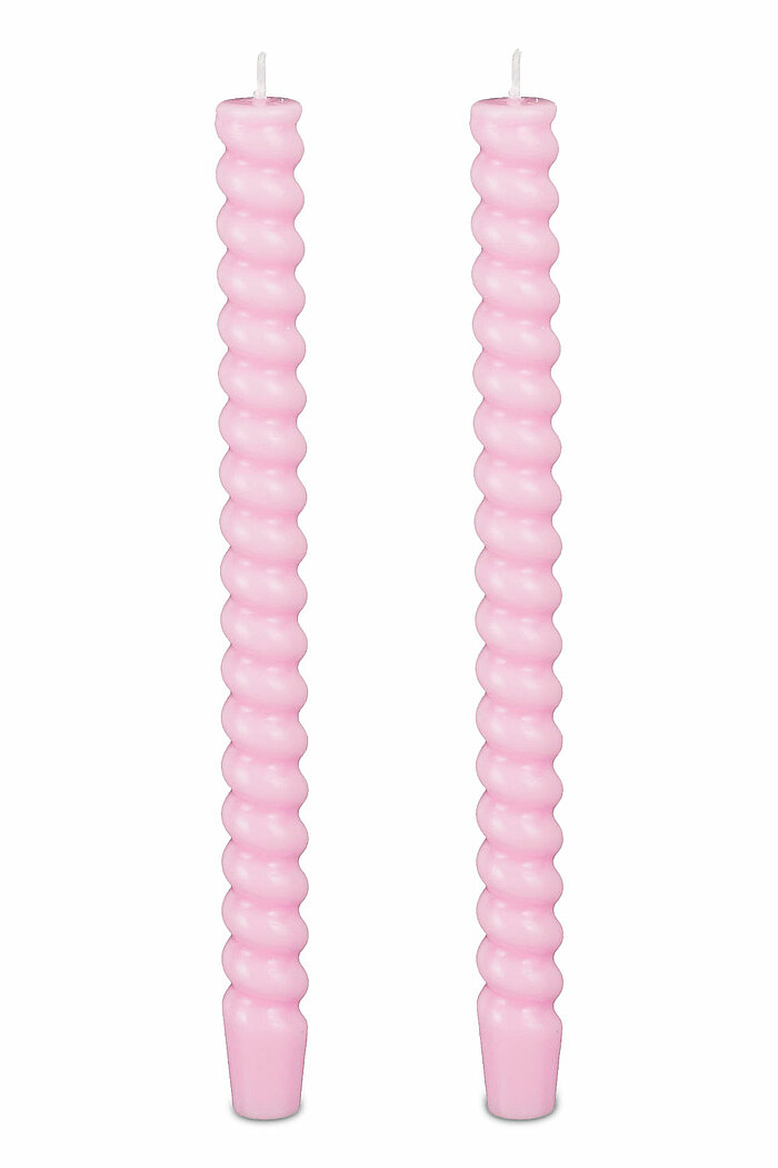 24 Tafelkerzen Twist von Edelman in der Größe 28x2,4cm in der Farbe rosa.