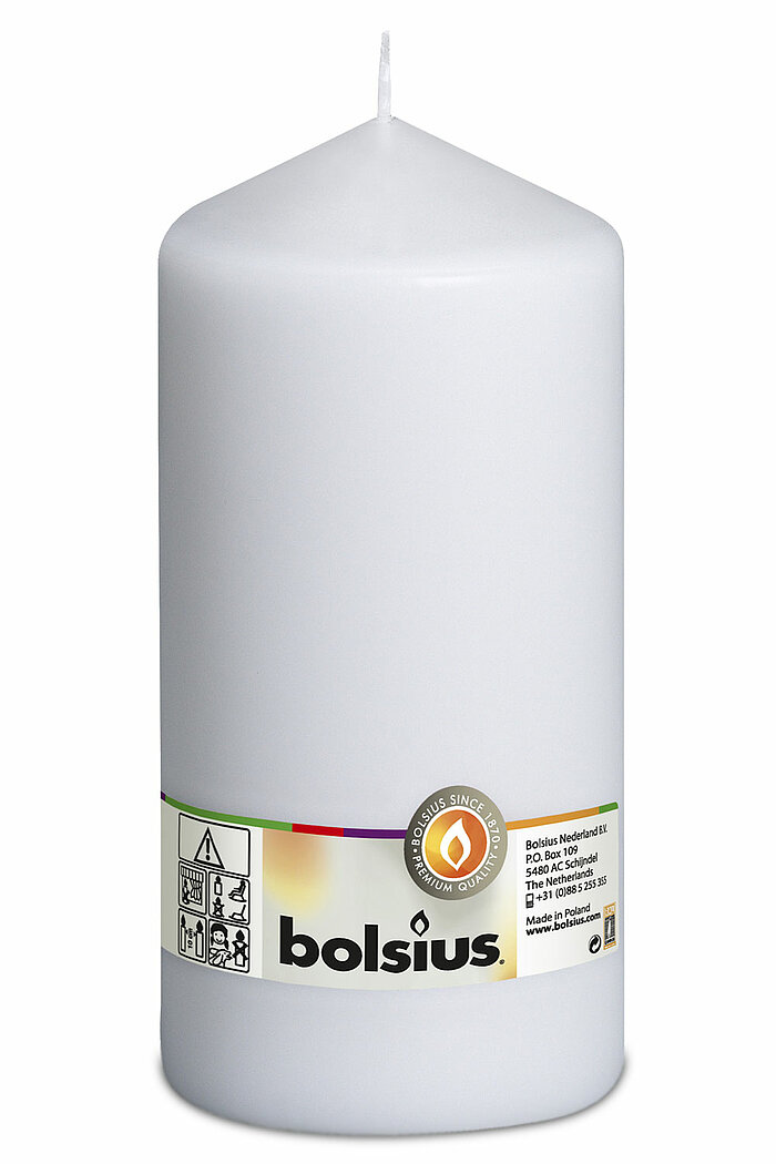 1 Stumpenkerze von Bolsius in der Größe 20x9,8cm in der Farbe weiß.