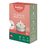 18 Maxi-Teelichte von Bolsius in der Größe 2,5x5,7cm in der Farbe weiß.