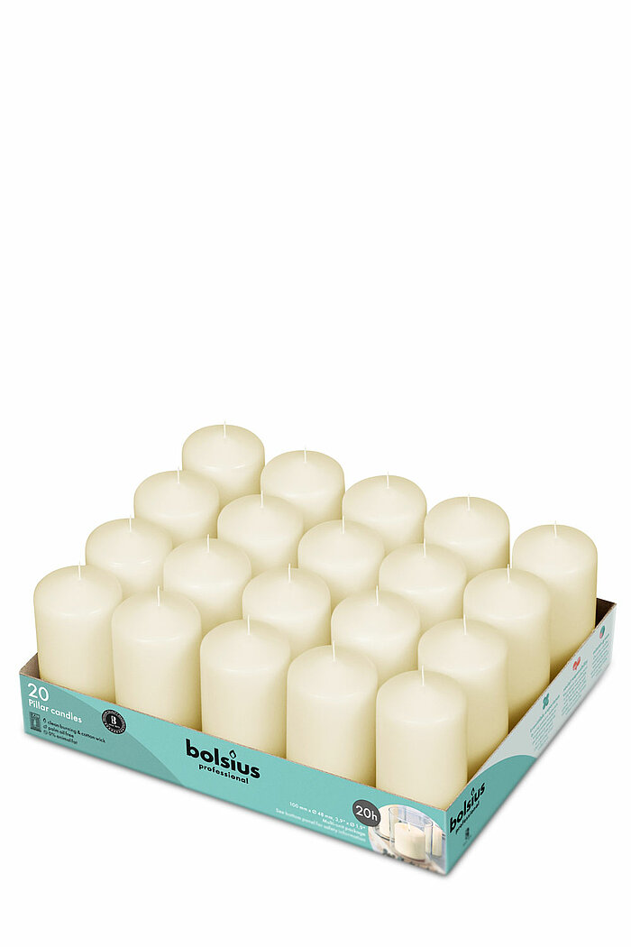 20 Stumpenkerzen von Bolsius Professional in der Größe 10x4,8cm in der Farbe Elfenbein.