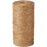 Eine große Rolle natürliche Juteschnur, gleichmäßig und sauber aufgewickelt. Die Schnur hat eine gleichmäßige, helle braune Färbung und ist aufrecht stehend fotografiert. Der rustikale Look und die Textur der Naturfaser sind deutlich sichtbar.