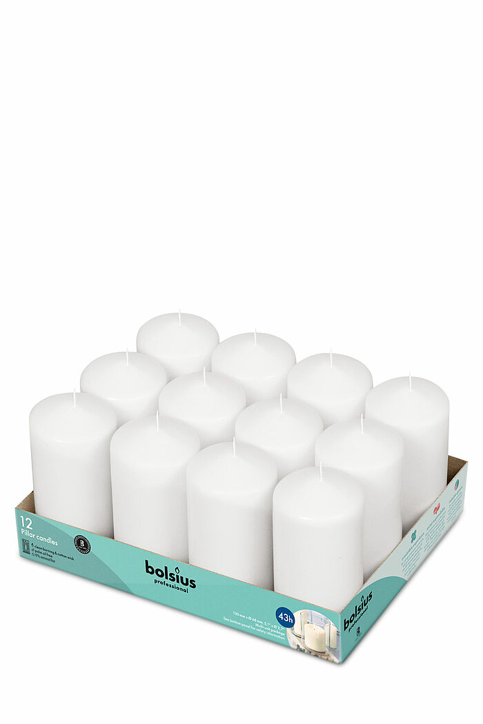 12 Stumpenkerzen von Bolsius Professional in der Größe 13x6,8cm in der Farbe weiß.