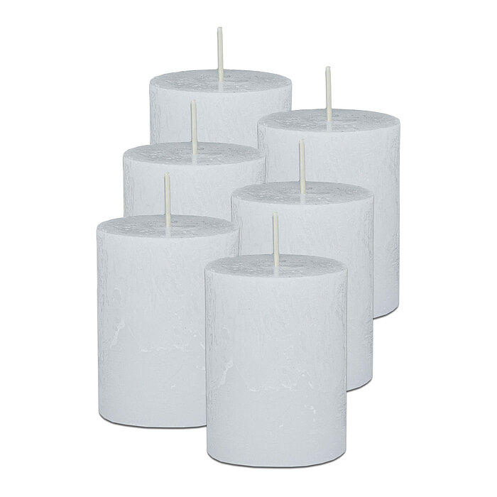 6 rustik Stumpenkerzen von Decolite in der Größe 8x6cm in der Farbe weiß.