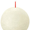 Eine Rustik Kugelkerze von Bolsius in der Farbe Weiche Perle mit einem Durchmesser von 7,6cm.