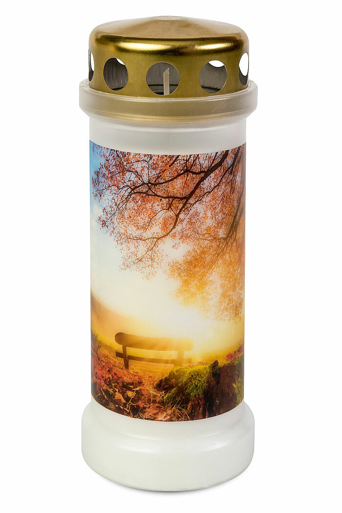 1 Bolsius Dauerbrenner Nr. 6 mit Deckel und Motiv Herbst in der Größe 17,3x6,7cm in der Farbe Weiß.
