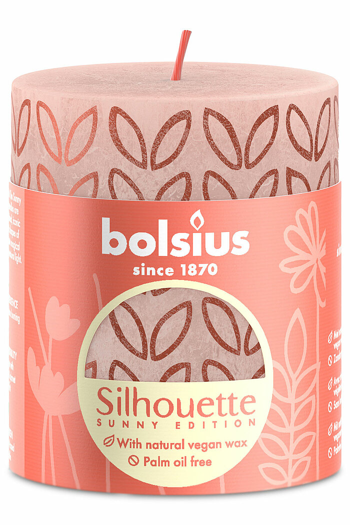 Eine Rustik Silhouette Stumpenkerze von Bolsius in der Farbe Nebliges Rosa in der Größe 8x6,8cm.