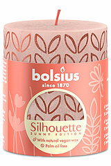 Eine Rustik Silhouette Stumpenkerze von Bolsius in der Farbe Nebliges Rosa in der Größe 8x6,8cm.