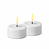 Zwei LED Teelichter von Deluxe Homeart in der Farbe Weiß und in der Größe 4,5x4,1cm.