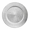 Ein silberfarbener, runder Teller mit einer strukturierten, radialen Musterung, die vom Zentrum des Tellers nach außen verläuft. Die Oberfläche des Tellers besitzt eine leicht glitzernde und reflektierende Textur.