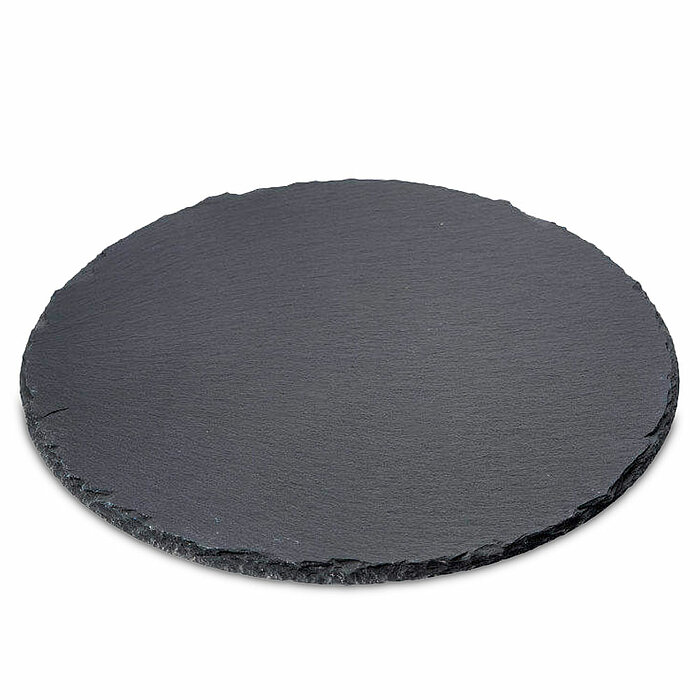 Ein runder, schwarzer Schieferplatten-Untersetzer mit einer leicht unebenen, natürlichen Kante. Die Oberfläche ist glatt und matt, mit feinen Strukturierungen, die typisch für Schiefer sind.