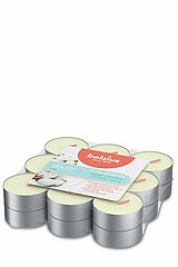 18 True Scents Duft-Teelichte von Bolsius in der Größe 3,8x3,8cm in der Farbe Creme.