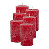 6 Stumpenkerzen von Decolite in der Größe 11x7cm in der Farbe rot.