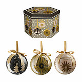 Das Bild zeigt eine sechseckige Box mit weihnachtlichen Dekoren. Die Box ist mit Mustern von Sternen, Tannenbäumen und Weihnachtskugeln in den Farben Gold, Schwarz und Weiß verziert. Vor der Box sind drei Weihnachtsbaumkugeln nebeneinander aufgereiht. Jed