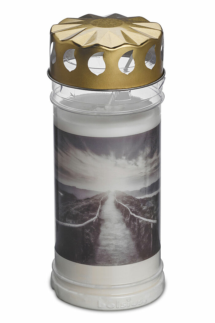 1 Bolsius Grablicht Nr. 5 mit Deckel und Motiv Berg in der Größe 16,5x7,5cm in der Farbe Weiß.