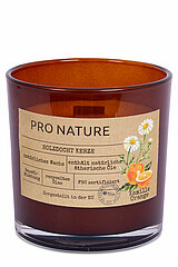 Ein Raps Duftglas mit Holzdocht von Müller Kerzenfabrik in der Größe 10x10cm mit dem Duft Kamille & Orange.