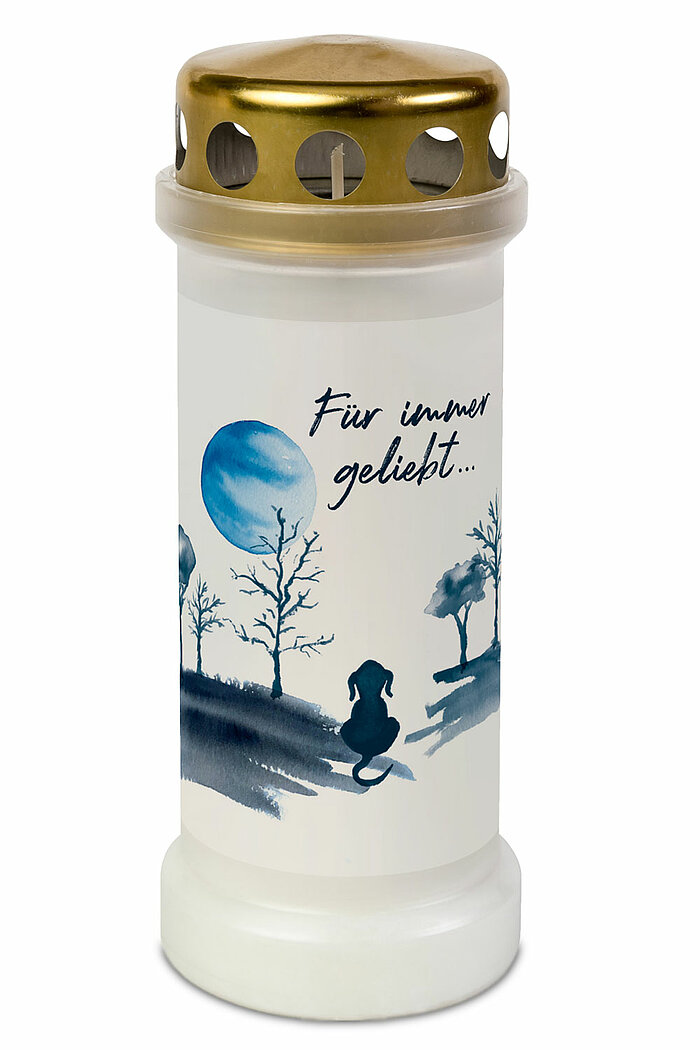 1 Bolsius Dauerbrenner Nr. 6 mit Deckel und Motiv Hund in der Größe 17x6,5cm in der Farbe Weiß.