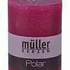 Eine Polar Stumpenkerze von Müller Kerzenfabrik in der Größe 10x6,8cm in der Farbe Beere.