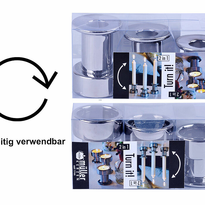 Zwei Produkte vom Hersteller "Müller" in transparenter Verpackung. Jedes Produkt enthält einen silbernen, beidseitig verwendbaren Kerzenhalter "Turn it!". Auf der Verpackung sind Bilder zu sehen, die die Anwendung des Kerzenhalters demonstrieren. Links ne