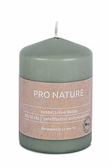 Eine Pro Nature Stearin-Stumpenkerze von Müller Kerzenfabrik in der Größe 10x6,8cm mit Minzgeruch.
