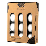 Ein 12er Pack Christbaumkugeln in Weiß mit 8cm Durchmesser von DecoLite in einer dekorativen Schachtel.