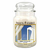 Eine Duftkerze im Apothekerglas von Prices Candles in der Größe 19,5x10cm mit dem Duft "Open Window" und einem Gewicht von 630g.