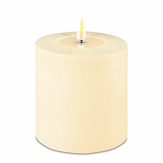 Deluxe Homeart LED Stumpenkerze - creme 100/100mm (1 Stück) Artikelvorschau LED Stumpenkerze - creme 100/100mm (1 Stück)