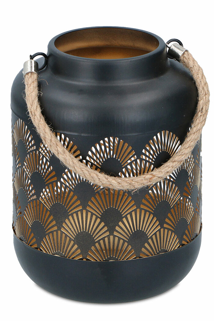 Eine Metalllaterne "Fan" von Arti Casa in der Größe 17x13cm in der Farbe schwarz.