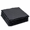 Ein Stapel von vier quadratischen, schwarzen Schieferplatten. Die Platten haben eine raue, unregelmäßige Oberfläche und Kanten, was ihnen eine natürliche, rustikale Ausstrahlung verleiht.