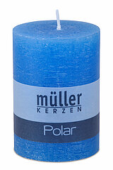 Eine Polar Stumpenkerze von Müller Kerzenfabrik in der Größe 10x6,8cm in der Farbe Delft.