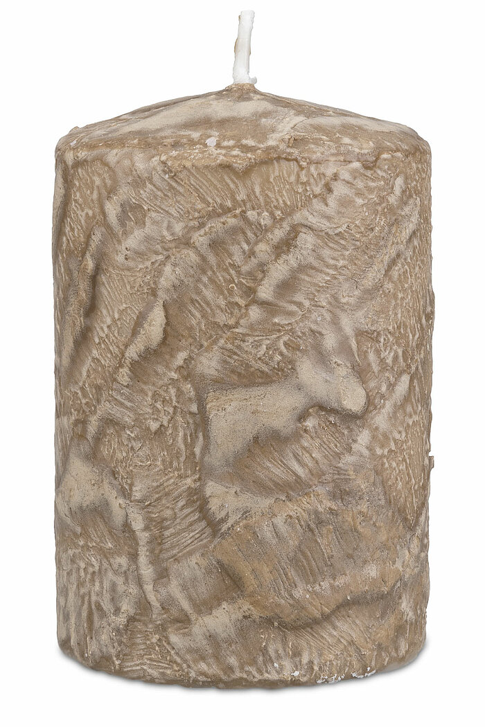 Vier Stumpenkerzen Pure von Richard Wenzel in der Größe 13x6cm in der Farbe Sahara.