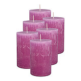 Sechs Stumpenkerzen Rustic von Decolite in der Größe 11x7cm in der Farbe Flieder.