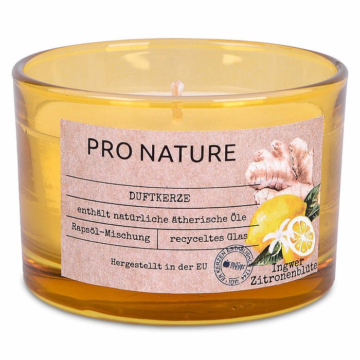 Ein Duftglas von Müller Kerzenfabrik in der Größe 5,8x8,6cm mit dem Geruch von Ingwer & Zitronenblüte.