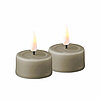 Zwei LED Teelichter von Deluxe Homeart in der Farbe Sand und in der Größe 4,5x4,1cm.