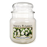 Eine Apothekerglas-Kerze von Prices Candles in der Größe 14,2x9,5cm mit dem Duft "Moments to Cherish" und einem Gewicht von 411g.