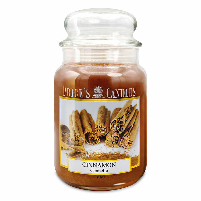 Eine Duftkerze im Apothekerglas von Prices Candles in der Größe 19,5x10cm mit Zimtduft und einem Gewicht von 630g.