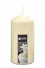 Eine Duft-Stumpenkerze von Müller Kerzenfabrik in der Größe 13x6,5cm mit Vanilleduft.