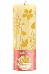 Eine Rustik Silhouette Stumpenkerze von Bolsius in der Farbe Zartes Gelb in der Größe 19x6,8cm.
