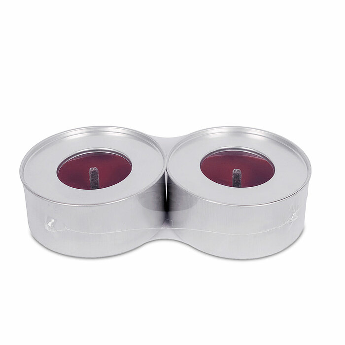 Zwei Outdoor Marschall-Lichter von Müller Kerzenfabrik in der Größe 4,3x9,6cm in der Farbe rot.