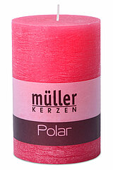 Eine Polar Stumpenkerze von Müller Kerzenfabrik in der Größe 12x7,8cm in der Geruchssorte Fraise.