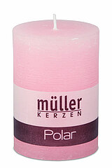Eine Polar Stumpenkerze von Müller Kerzenfabrik in der Größe 10x6,8cm in der Farbe Malve.