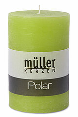 Eine Polar Stumpenkerze von Müller Kerzenfabrik in der Größe 12x7,8cm in der Farbe Maigrün.