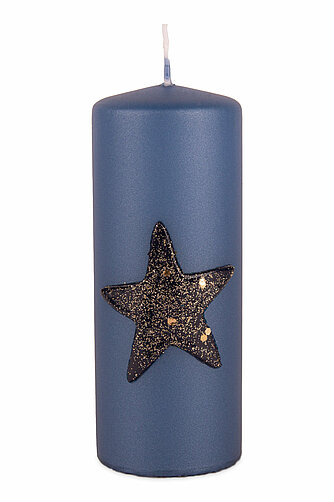 Richard Wenzel Cello Stumpenkerze Noel 150/60 mm - dunkelblau (1 Stück) Artikelvorschau Cello Stumpenkerze Noel 150/60 mm - dunkelblau (1 Stück)