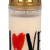Eine weiße Kerze mit einem roten Herz und den schwarzen Buchstaben "L", "V", "E", die zusammen das Wort "LOVE" bilden. Die Kerze hat einen goldenen Deckel. Die Aufmachung vermittelt eine romantische und liebevolle Stimmung.