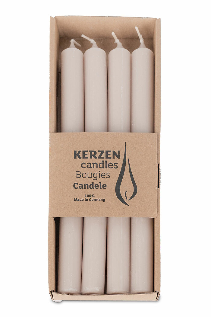 Vier Rustic Stabkerzen von Richard Wenzel in der Größe 25x2,2cm in der Farbe Sahara.